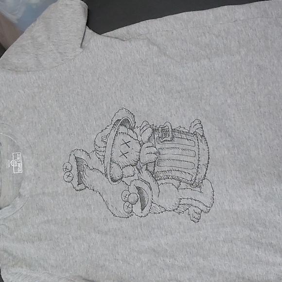 Boy uniqlo× kaws - Picture 1 of 2